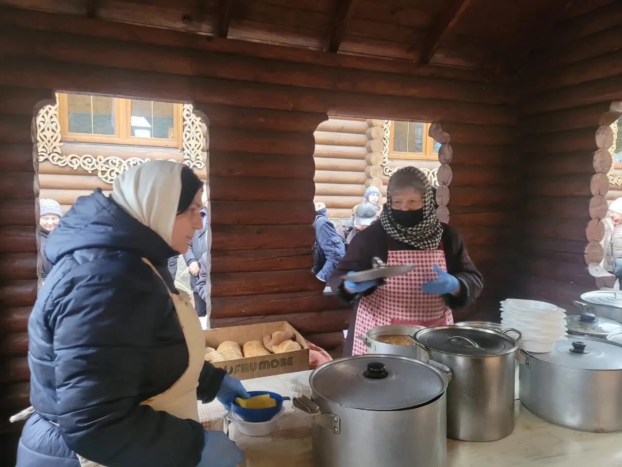 Щоденні гарячі обіди для людей