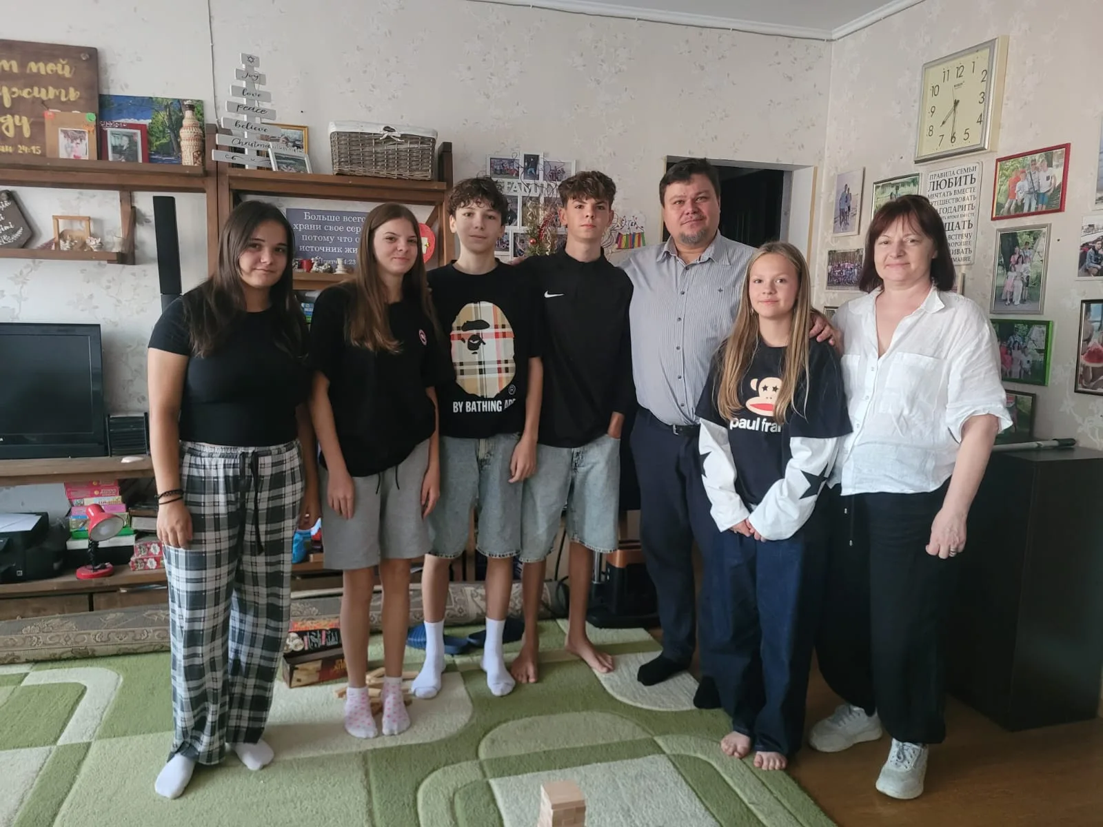 Допомогли родині Апалькових підготувати дітей до нового навчального року