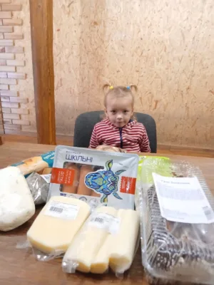 gluhova anja 4 roky pereselentsi iz kramatorska zhyve z mamoju ta babuseju u dalekyh rodychiv